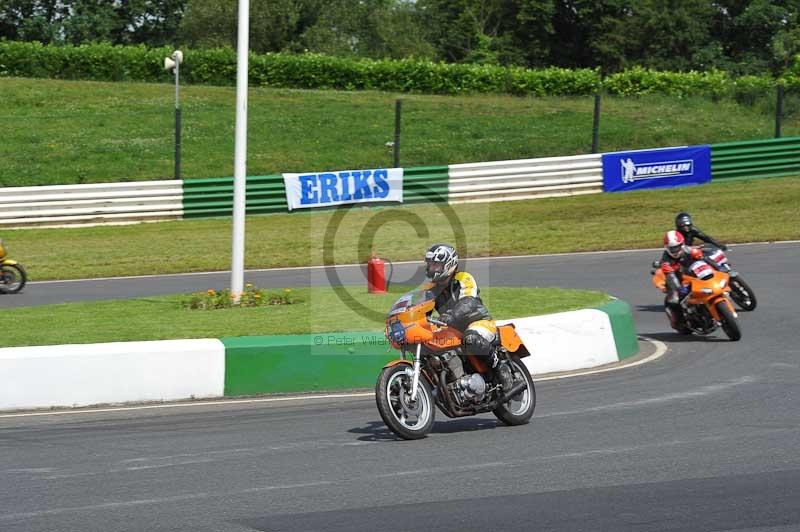 Mallory park Leicestershire;Mallory park photographs;Motorcycle action photographs;Rockingham;Rockingham photographs;Trackday digital images;classic bikes;event digital images;eventdigitalimages;mallory park;no limits trackday;peter wileman photography;rockingham corby northamptonshire;trackday;trackday photos;vintage bikes;vintage motorcycles;vmcc festival 1000 bikes