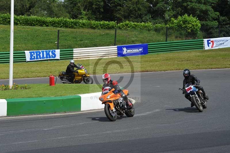 Mallory park Leicestershire;Mallory park photographs;Motorcycle action photographs;Rockingham;Rockingham photographs;Trackday digital images;classic bikes;event digital images;eventdigitalimages;mallory park;no limits trackday;peter wileman photography;rockingham corby northamptonshire;trackday;trackday photos;vintage bikes;vintage motorcycles;vmcc festival 1000 bikes