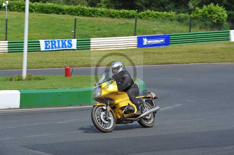 Mallory park Leicestershire;Mallory park photographs;Motorcycle action photographs;Rockingham;Rockingham photographs;Trackday digital images;classic bikes;event digital images;eventdigitalimages;mallory park;no limits trackday;peter wileman photography;rockingham corby northamptonshire;trackday;trackday photos;vintage bikes;vintage motorcycles;vmcc festival 1000 bikes