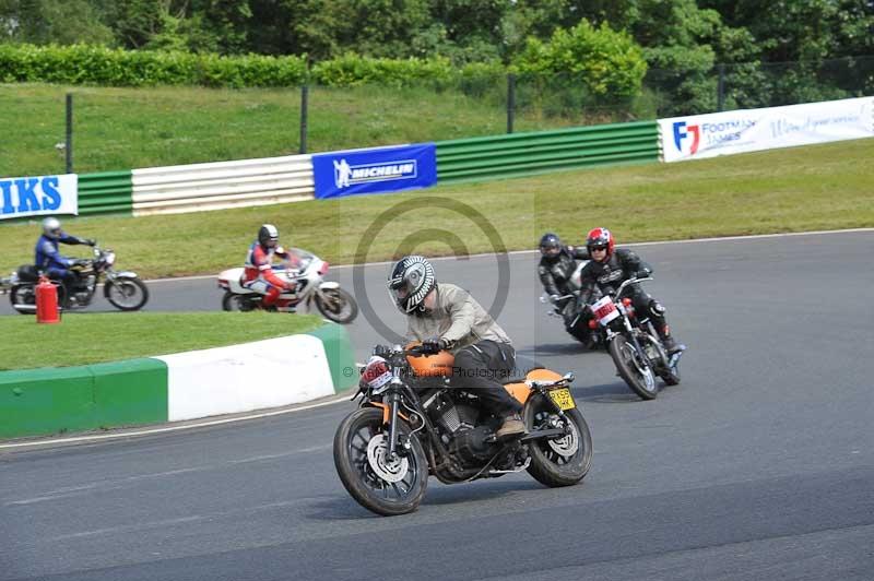 Mallory park Leicestershire;Mallory park photographs;Motorcycle action photographs;Rockingham;Rockingham photographs;Trackday digital images;classic bikes;event digital images;eventdigitalimages;mallory park;no limits trackday;peter wileman photography;rockingham corby northamptonshire;trackday;trackday photos;vintage bikes;vintage motorcycles;vmcc festival 1000 bikes