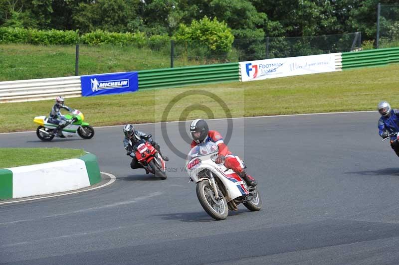 Mallory park Leicestershire;Mallory park photographs;Motorcycle action photographs;Rockingham;Rockingham photographs;Trackday digital images;classic bikes;event digital images;eventdigitalimages;mallory park;no limits trackday;peter wileman photography;rockingham corby northamptonshire;trackday;trackday photos;vintage bikes;vintage motorcycles;vmcc festival 1000 bikes