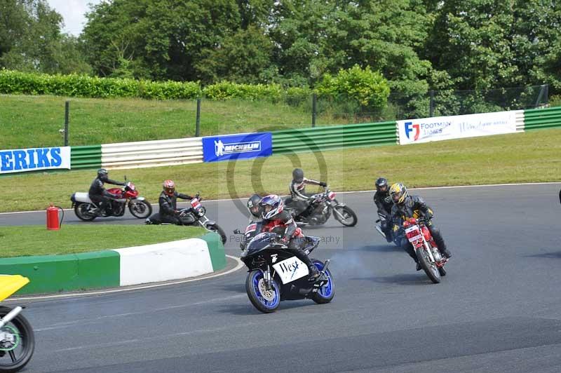 Mallory park Leicestershire;Mallory park photographs;Motorcycle action photographs;Rockingham;Rockingham photographs;Trackday digital images;classic bikes;event digital images;eventdigitalimages;mallory park;no limits trackday;peter wileman photography;rockingham corby northamptonshire;trackday;trackday photos;vintage bikes;vintage motorcycles;vmcc festival 1000 bikes