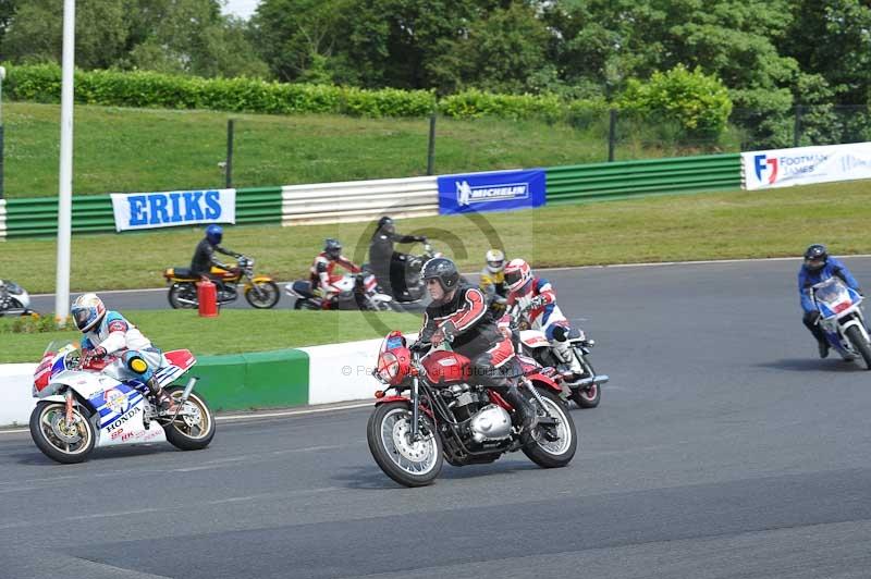 Mallory park Leicestershire;Mallory park photographs;Motorcycle action photographs;Rockingham;Rockingham photographs;Trackday digital images;classic bikes;event digital images;eventdigitalimages;mallory park;no limits trackday;peter wileman photography;rockingham corby northamptonshire;trackday;trackday photos;vintage bikes;vintage motorcycles;vmcc festival 1000 bikes