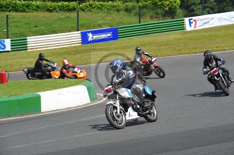 Mallory park Leicestershire;Mallory park photographs;Motorcycle action photographs;Rockingham;Rockingham photographs;Trackday digital images;classic bikes;event digital images;eventdigitalimages;mallory park;no limits trackday;peter wileman photography;rockingham corby northamptonshire;trackday;trackday photos;vintage bikes;vintage motorcycles;vmcc festival 1000 bikes