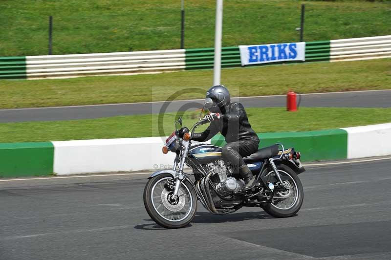 Mallory park Leicestershire;Mallory park photographs;Motorcycle action photographs;Rockingham;Rockingham photographs;Trackday digital images;classic bikes;event digital images;eventdigitalimages;mallory park;no limits trackday;peter wileman photography;rockingham corby northamptonshire;trackday;trackday photos;vintage bikes;vintage motorcycles;vmcc festival 1000 bikes