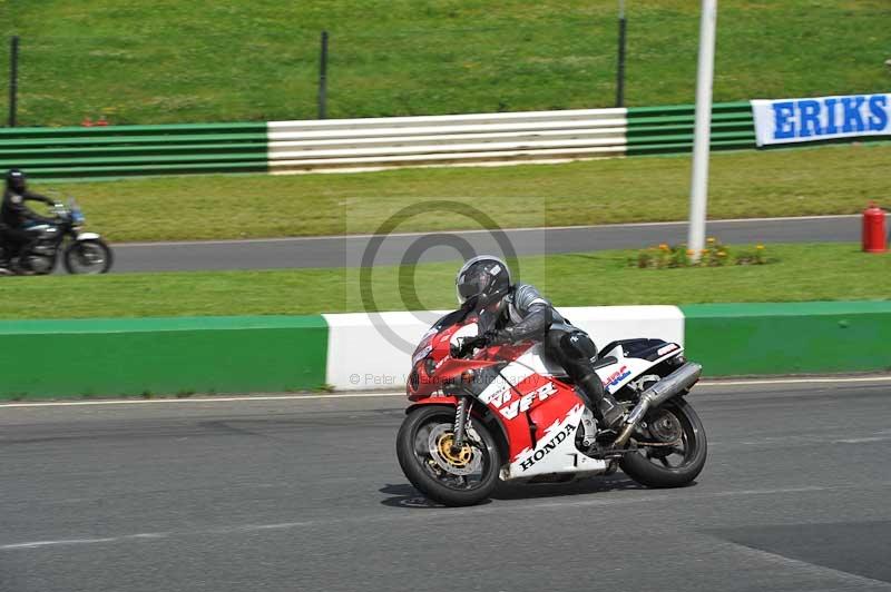 Mallory park Leicestershire;Mallory park photographs;Motorcycle action photographs;Rockingham;Rockingham photographs;Trackday digital images;classic bikes;event digital images;eventdigitalimages;mallory park;no limits trackday;peter wileman photography;rockingham corby northamptonshire;trackday;trackday photos;vintage bikes;vintage motorcycles;vmcc festival 1000 bikes