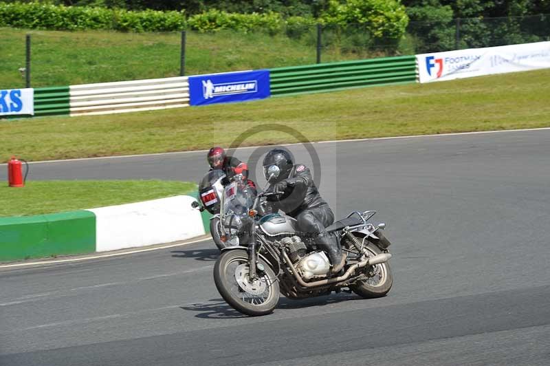 Mallory park Leicestershire;Mallory park photographs;Motorcycle action photographs;Rockingham;Rockingham photographs;Trackday digital images;classic bikes;event digital images;eventdigitalimages;mallory park;no limits trackday;peter wileman photography;rockingham corby northamptonshire;trackday;trackday photos;vintage bikes;vintage motorcycles;vmcc festival 1000 bikes