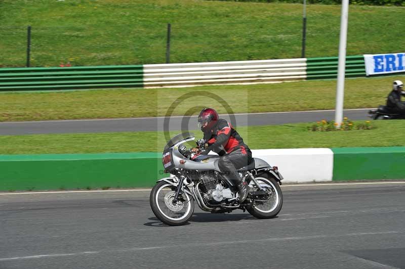 Mallory park Leicestershire;Mallory park photographs;Motorcycle action photographs;Rockingham;Rockingham photographs;Trackday digital images;classic bikes;event digital images;eventdigitalimages;mallory park;no limits trackday;peter wileman photography;rockingham corby northamptonshire;trackday;trackday photos;vintage bikes;vintage motorcycles;vmcc festival 1000 bikes