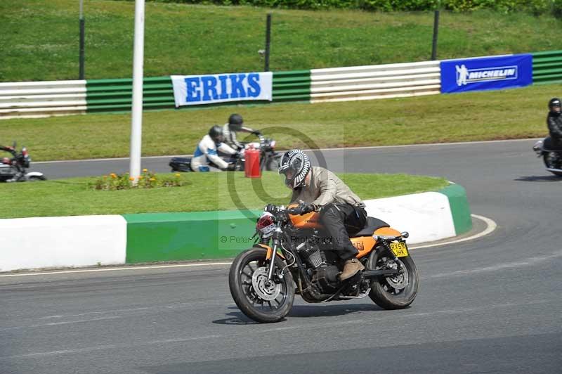 Mallory park Leicestershire;Mallory park photographs;Motorcycle action photographs;Rockingham;Rockingham photographs;Trackday digital images;classic bikes;event digital images;eventdigitalimages;mallory park;no limits trackday;peter wileman photography;rockingham corby northamptonshire;trackday;trackday photos;vintage bikes;vintage motorcycles;vmcc festival 1000 bikes