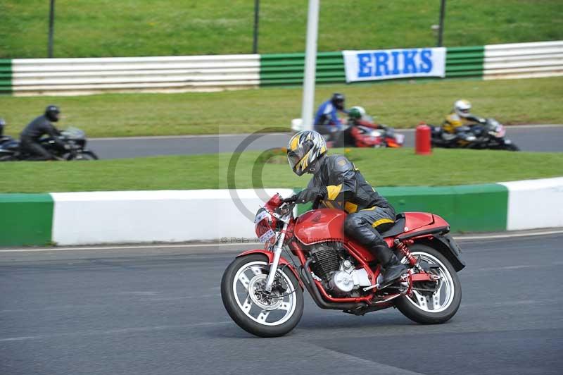 Mallory park Leicestershire;Mallory park photographs;Motorcycle action photographs;Rockingham;Rockingham photographs;Trackday digital images;classic bikes;event digital images;eventdigitalimages;mallory park;no limits trackday;peter wileman photography;rockingham corby northamptonshire;trackday;trackday photos;vintage bikes;vintage motorcycles;vmcc festival 1000 bikes