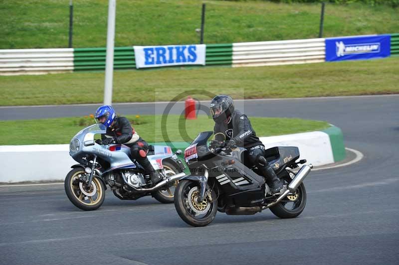 Mallory park Leicestershire;Mallory park photographs;Motorcycle action photographs;Rockingham;Rockingham photographs;Trackday digital images;classic bikes;event digital images;eventdigitalimages;mallory park;no limits trackday;peter wileman photography;rockingham corby northamptonshire;trackday;trackday photos;vintage bikes;vintage motorcycles;vmcc festival 1000 bikes