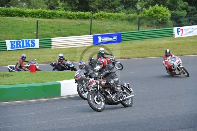 Mallory park Leicestershire;Mallory park photographs;Motorcycle action photographs;Rockingham;Rockingham photographs;Trackday digital images;classic bikes;event digital images;eventdigitalimages;mallory park;no limits trackday;peter wileman photography;rockingham corby northamptonshire;trackday;trackday photos;vintage bikes;vintage motorcycles;vmcc festival 1000 bikes