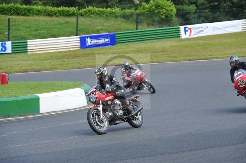 Mallory park Leicestershire;Mallory park photographs;Motorcycle action photographs;Rockingham;Rockingham photographs;Trackday digital images;classic bikes;event digital images;eventdigitalimages;mallory park;no limits trackday;peter wileman photography;rockingham corby northamptonshire;trackday;trackday photos;vintage bikes;vintage motorcycles;vmcc festival 1000 bikes