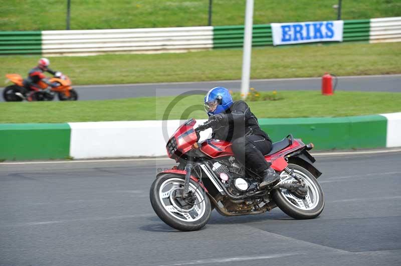 Mallory park Leicestershire;Mallory park photographs;Motorcycle action photographs;Rockingham;Rockingham photographs;Trackday digital images;classic bikes;event digital images;eventdigitalimages;mallory park;no limits trackday;peter wileman photography;rockingham corby northamptonshire;trackday;trackday photos;vintage bikes;vintage motorcycles;vmcc festival 1000 bikes