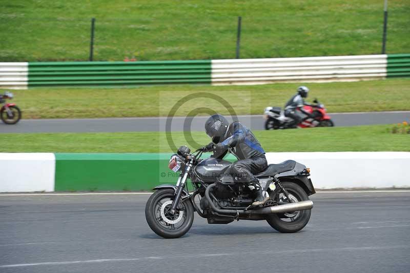 Mallory park Leicestershire;Mallory park photographs;Motorcycle action photographs;Rockingham;Rockingham photographs;Trackday digital images;classic bikes;event digital images;eventdigitalimages;mallory park;no limits trackday;peter wileman photography;rockingham corby northamptonshire;trackday;trackday photos;vintage bikes;vintage motorcycles;vmcc festival 1000 bikes
