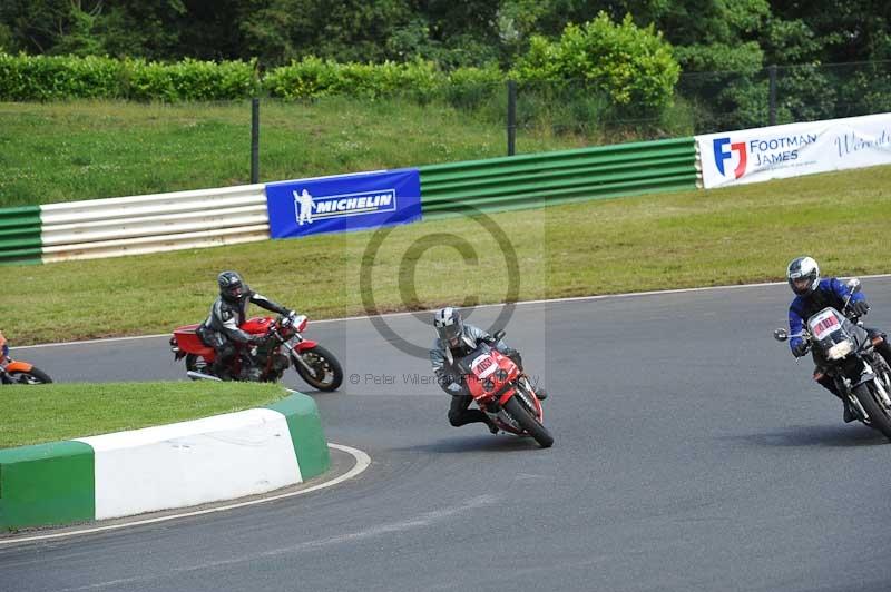 Mallory park Leicestershire;Mallory park photographs;Motorcycle action photographs;Rockingham;Rockingham photographs;Trackday digital images;classic bikes;event digital images;eventdigitalimages;mallory park;no limits trackday;peter wileman photography;rockingham corby northamptonshire;trackday;trackday photos;vintage bikes;vintage motorcycles;vmcc festival 1000 bikes