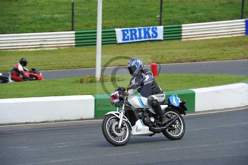 Mallory park Leicestershire;Mallory park photographs;Motorcycle action photographs;Rockingham;Rockingham photographs;Trackday digital images;classic bikes;event digital images;eventdigitalimages;mallory park;no limits trackday;peter wileman photography;rockingham corby northamptonshire;trackday;trackday photos;vintage bikes;vintage motorcycles;vmcc festival 1000 bikes