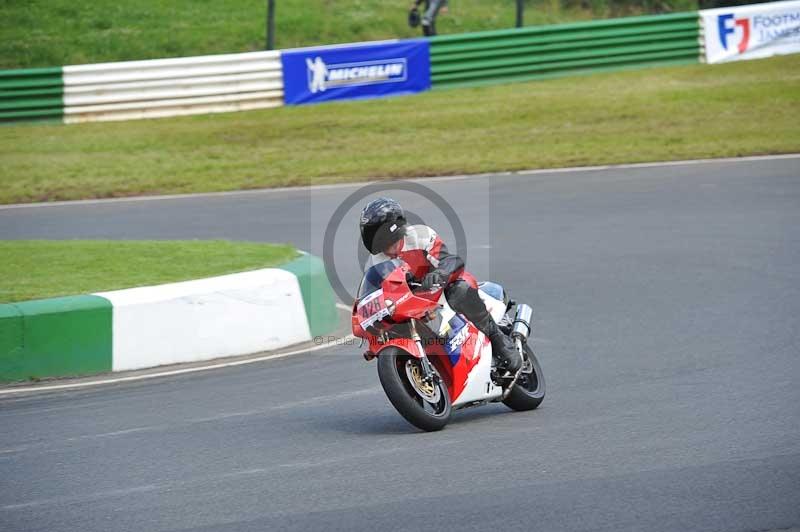 Mallory park Leicestershire;Mallory park photographs;Motorcycle action photographs;Rockingham;Rockingham photographs;Trackday digital images;classic bikes;event digital images;eventdigitalimages;mallory park;no limits trackday;peter wileman photography;rockingham corby northamptonshire;trackday;trackday photos;vintage bikes;vintage motorcycles;vmcc festival 1000 bikes