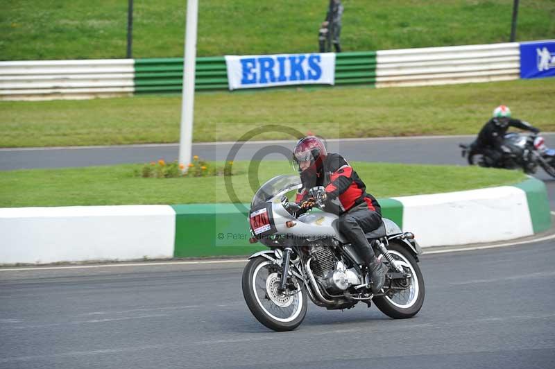 Mallory park Leicestershire;Mallory park photographs;Motorcycle action photographs;Rockingham;Rockingham photographs;Trackday digital images;classic bikes;event digital images;eventdigitalimages;mallory park;no limits trackday;peter wileman photography;rockingham corby northamptonshire;trackday;trackday photos;vintage bikes;vintage motorcycles;vmcc festival 1000 bikes
