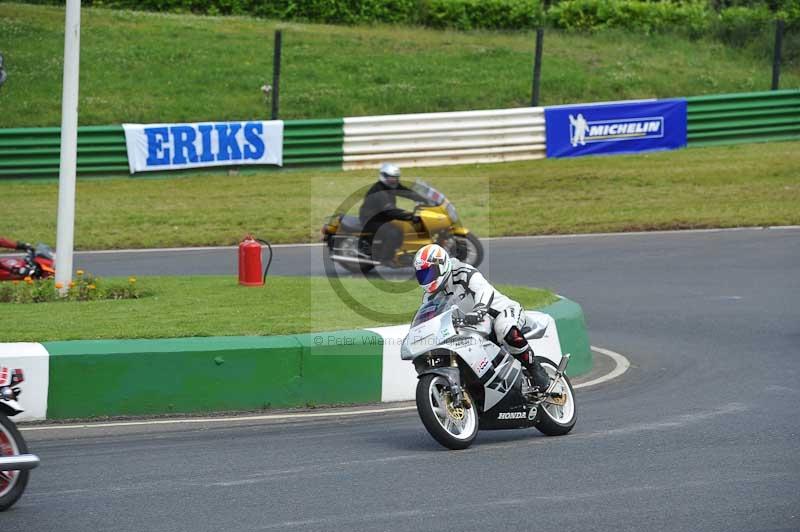 Mallory park Leicestershire;Mallory park photographs;Motorcycle action photographs;Rockingham;Rockingham photographs;Trackday digital images;classic bikes;event digital images;eventdigitalimages;mallory park;no limits trackday;peter wileman photography;rockingham corby northamptonshire;trackday;trackday photos;vintage bikes;vintage motorcycles;vmcc festival 1000 bikes