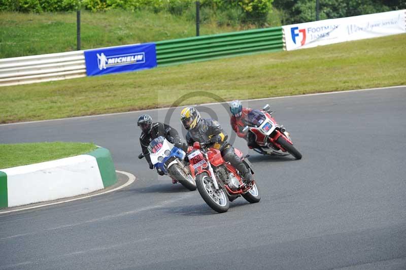 Mallory park Leicestershire;Mallory park photographs;Motorcycle action photographs;Rockingham;Rockingham photographs;Trackday digital images;classic bikes;event digital images;eventdigitalimages;mallory park;no limits trackday;peter wileman photography;rockingham corby northamptonshire;trackday;trackday photos;vintage bikes;vintage motorcycles;vmcc festival 1000 bikes