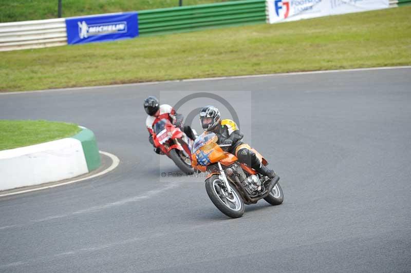 Mallory park Leicestershire;Mallory park photographs;Motorcycle action photographs;Rockingham;Rockingham photographs;Trackday digital images;classic bikes;event digital images;eventdigitalimages;mallory park;no limits trackday;peter wileman photography;rockingham corby northamptonshire;trackday;trackday photos;vintage bikes;vintage motorcycles;vmcc festival 1000 bikes