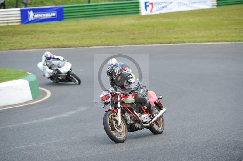 Mallory park Leicestershire;Mallory park photographs;Motorcycle action photographs;Rockingham;Rockingham photographs;Trackday digital images;classic bikes;event digital images;eventdigitalimages;mallory park;no limits trackday;peter wileman photography;rockingham corby northamptonshire;trackday;trackday photos;vintage bikes;vintage motorcycles;vmcc festival 1000 bikes