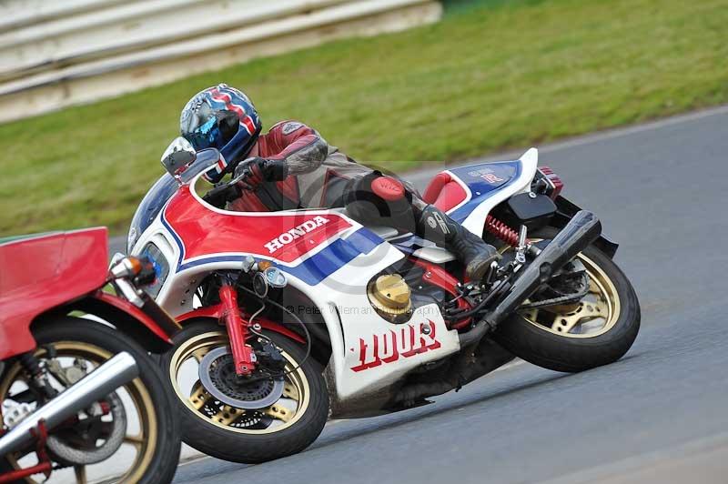 Mallory park Leicestershire;Mallory park photographs;Motorcycle action photographs;Rockingham;Rockingham photographs;Trackday digital images;classic bikes;event digital images;eventdigitalimages;mallory park;no limits trackday;peter wileman photography;rockingham corby northamptonshire;trackday;trackday photos;vintage bikes;vintage motorcycles;vmcc festival 1000 bikes