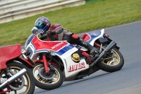 Mallory-park-Leicestershire;Mallory-park-photographs;Motorcycle-action-photographs;Rockingham;Rockingham-photographs;Trackday-digital-images;classic-bikes;event-digital-images;eventdigitalimages;mallory-park;no-limits-trackday;peter-wileman-photography;rockingham-corby-northamptonshire;trackday;trackday-photos;vintage-bikes;vintage-motorcycles;vmcc-festival-1000-bikes