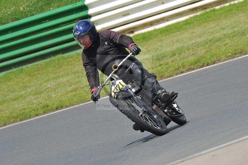 Mallory park Leicestershire;Mallory park photographs;Motorcycle action photographs;classic bikes;event digital images;eventdigitalimages;mallory park;no limits trackday;peter wileman photography;vintage bikes;vintage motorcycles;vmcc festival 1000 bikes