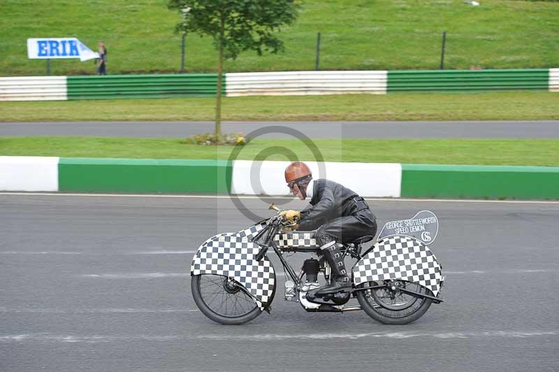 Mallory park Leicestershire;Mallory park photographs;Motorcycle action photographs;classic bikes;event digital images;eventdigitalimages;mallory park;no limits trackday;peter wileman photography;vintage bikes;vintage motorcycles;vmcc festival 1000 bikes