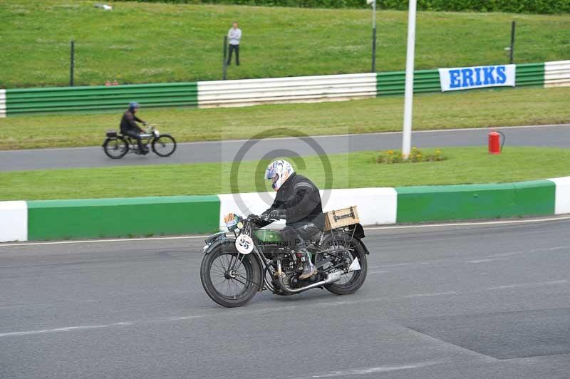 Mallory park Leicestershire;Mallory park photographs;Motorcycle action photographs;classic bikes;event digital images;eventdigitalimages;mallory park;no limits trackday;peter wileman photography;vintage bikes;vintage motorcycles;vmcc festival 1000 bikes