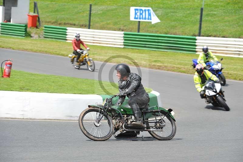Mallory park Leicestershire;Mallory park photographs;Motorcycle action photographs;classic bikes;event digital images;eventdigitalimages;mallory park;no limits trackday;peter wileman photography;vintage bikes;vintage motorcycles;vmcc festival 1000 bikes