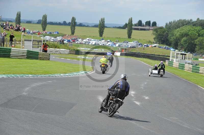 Mallory park Leicestershire;Mallory park photographs;Motorcycle action photographs;classic bikes;event digital images;eventdigitalimages;mallory park;no limits trackday;peter wileman photography;vintage bikes;vintage motorcycles;vmcc festival 1000 bikes