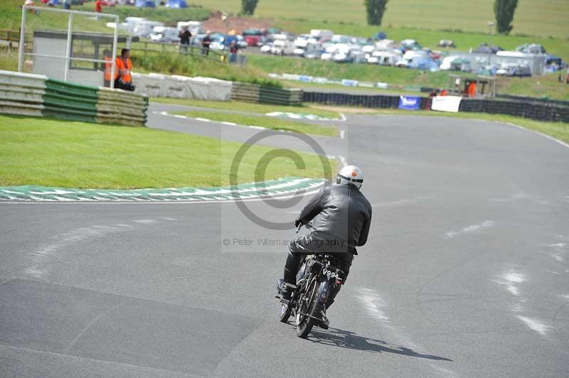 Mallory park Leicestershire;Mallory park photographs;Motorcycle action photographs;classic bikes;event digital images;eventdigitalimages;mallory park;no limits trackday;peter wileman photography;vintage bikes;vintage motorcycles;vmcc festival 1000 bikes