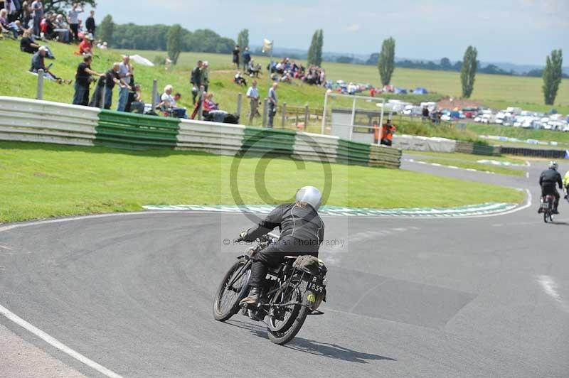 Mallory park Leicestershire;Mallory park photographs;Motorcycle action photographs;classic bikes;event digital images;eventdigitalimages;mallory park;no limits trackday;peter wileman photography;vintage bikes;vintage motorcycles;vmcc festival 1000 bikes
