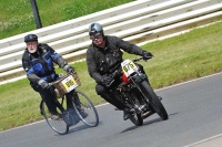 Mallory-park-Leicestershire;Mallory-park-photographs;Motorcycle-action-photographs;classic-bikes;event-digital-images;eventdigitalimages;mallory-park;no-limits-trackday;peter-wileman-photography;vintage-bikes;vintage-motorcycles;vmcc-festival-1000-bikes