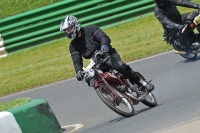 Mallory-park-Leicestershire;Mallory-park-photographs;Motorcycle-action-photographs;classic-bikes;event-digital-images;eventdigitalimages;mallory-park;no-limits-trackday;peter-wileman-photography;vintage-bikes;vintage-motorcycles;vmcc-festival-1000-bikes