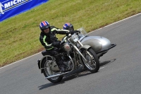 Mallory-park-Leicestershire;Mallory-park-photographs;Motorcycle-action-photographs;classic-bikes;event-digital-images;eventdigitalimages;mallory-park;no-limits-trackday;peter-wileman-photography;vintage-bikes;vintage-motorcycles;vmcc-festival-1000-bikes