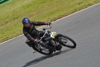 Mallory-park-Leicestershire;Mallory-park-photographs;Motorcycle-action-photographs;classic-bikes;event-digital-images;eventdigitalimages;mallory-park;no-limits-trackday;peter-wileman-photography;vintage-bikes;vintage-motorcycles;vmcc-festival-1000-bikes