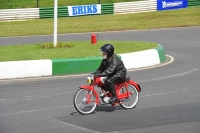 Mallory-park-Leicestershire;Mallory-park-photographs;Motorcycle-action-photographs;classic-bikes;event-digital-images;eventdigitalimages;mallory-park;no-limits-trackday;peter-wileman-photography;vintage-bikes;vintage-motorcycles;vmcc-festival-1000-bikes