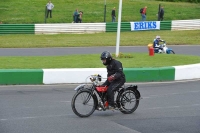 Mallory-park-Leicestershire;Mallory-park-photographs;Motorcycle-action-photographs;classic-bikes;event-digital-images;eventdigitalimages;mallory-park;no-limits-trackday;peter-wileman-photography;vintage-bikes;vintage-motorcycles;vmcc-festival-1000-bikes