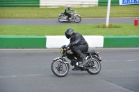 Mallory-park-Leicestershire;Mallory-park-photographs;Motorcycle-action-photographs;classic-bikes;event-digital-images;eventdigitalimages;mallory-park;no-limits-trackday;peter-wileman-photography;vintage-bikes;vintage-motorcycles;vmcc-festival-1000-bikes