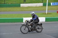 Mallory-park-Leicestershire;Mallory-park-photographs;Motorcycle-action-photographs;classic-bikes;event-digital-images;eventdigitalimages;mallory-park;no-limits-trackday;peter-wileman-photography;vintage-bikes;vintage-motorcycles;vmcc-festival-1000-bikes