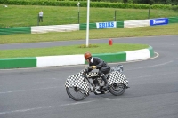 Mallory-park-Leicestershire;Mallory-park-photographs;Motorcycle-action-photographs;classic-bikes;event-digital-images;eventdigitalimages;mallory-park;no-limits-trackday;peter-wileman-photography;vintage-bikes;vintage-motorcycles;vmcc-festival-1000-bikes