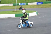 Mallory-park-Leicestershire;Mallory-park-photographs;Motorcycle-action-photographs;classic-bikes;event-digital-images;eventdigitalimages;mallory-park;no-limits-trackday;peter-wileman-photography;vintage-bikes;vintage-motorcycles;vmcc-festival-1000-bikes