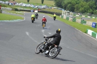 Mallory-park-Leicestershire;Mallory-park-photographs;Motorcycle-action-photographs;classic-bikes;event-digital-images;eventdigitalimages;mallory-park;no-limits-trackday;peter-wileman-photography;vintage-bikes;vintage-motorcycles;vmcc-festival-1000-bikes