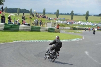 Mallory-park-Leicestershire;Mallory-park-photographs;Motorcycle-action-photographs;classic-bikes;event-digital-images;eventdigitalimages;mallory-park;no-limits-trackday;peter-wileman-photography;vintage-bikes;vintage-motorcycles;vmcc-festival-1000-bikes