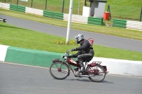 Mallory-park-Leicestershire;Mallory-park-photographs;Motorcycle-action-photographs;classic-bikes;event-digital-images;eventdigitalimages;mallory-park;no-limits-trackday;peter-wileman-photography;vintage-bikes;vintage-motorcycles;vmcc-festival-1000-bikes