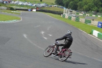 Mallory-park-Leicestershire;Mallory-park-photographs;Motorcycle-action-photographs;classic-bikes;event-digital-images;eventdigitalimages;mallory-park;no-limits-trackday;peter-wileman-photography;vintage-bikes;vintage-motorcycles;vmcc-festival-1000-bikes